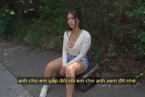 đằng sau khuôn mặt ngây thơ với chiếc kính cận là một dâm nữ