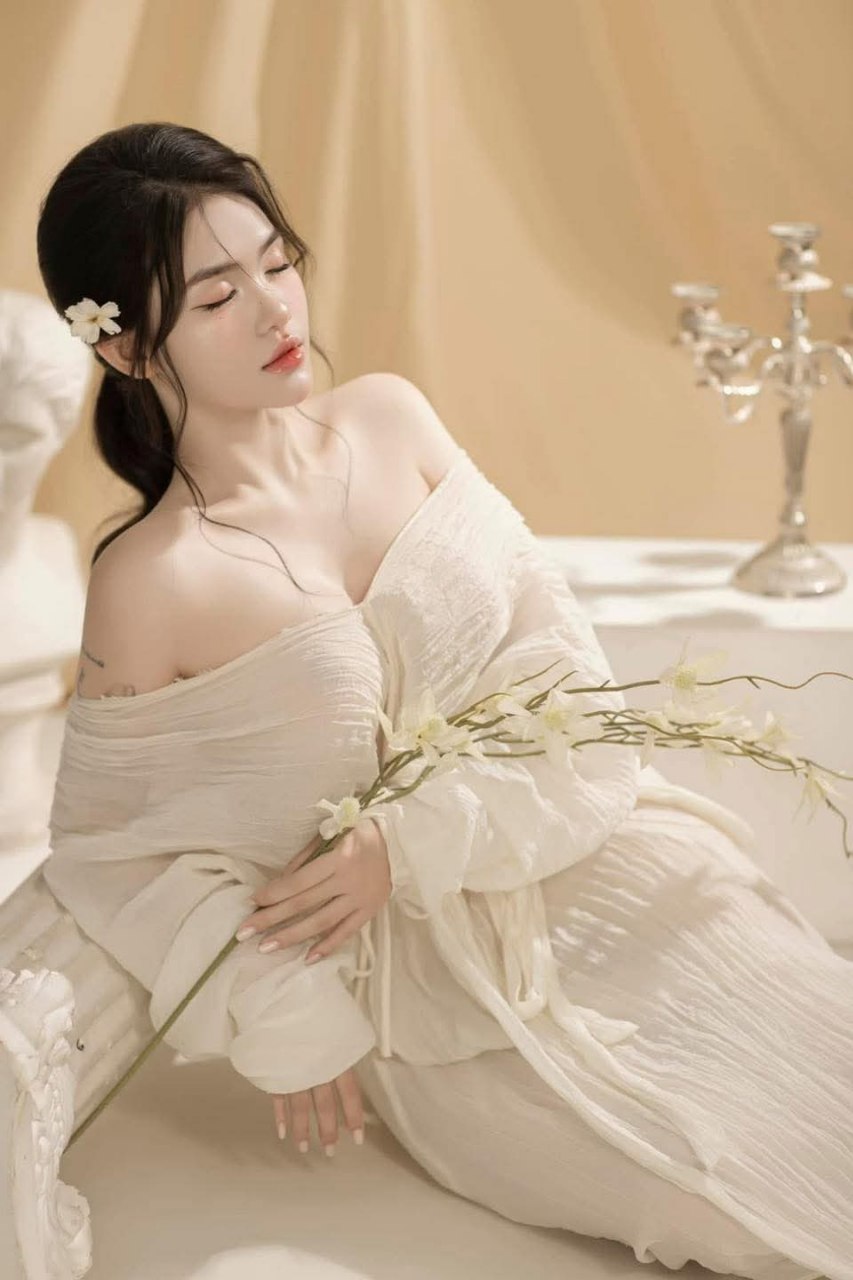 MUCD-277 Huấn luyện đi vệ sinh. Anh ta bí mật trêu chọc cô gái đang ngủ say trong phòng và đưa dương vật vào bên trong cô mà cô không hề hay biết. Chỉ cần đổ tinh dịch vào bên trong